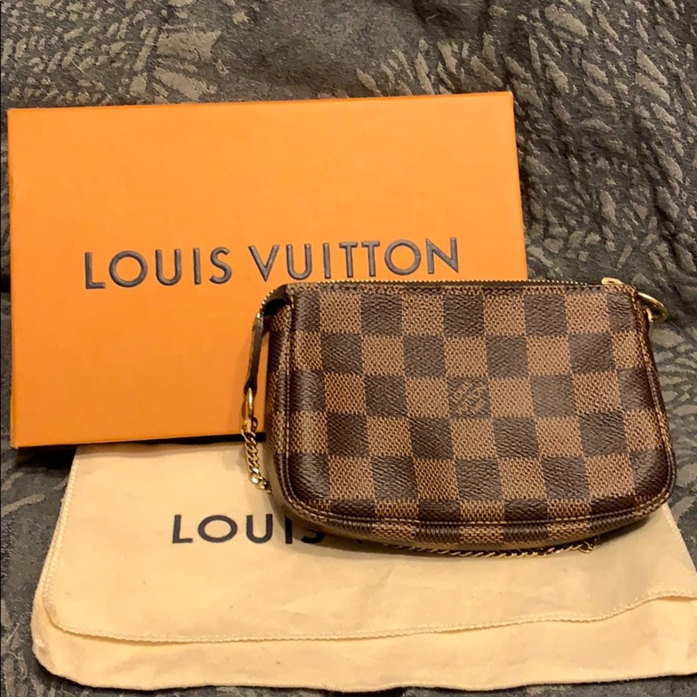 Louis Vuitton mini Pochette accessorie